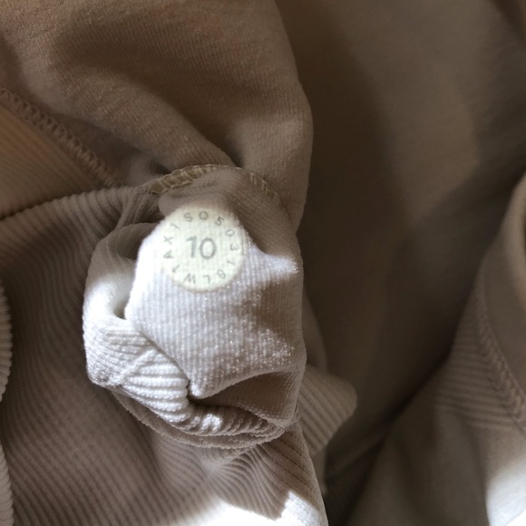 Lululemon Tank Top ( Size 10) Color White Pre-owned good condition - Picture 5 of 6